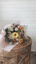 Load image into Gallery viewer, Deluxe Hand-tied Bouquet
