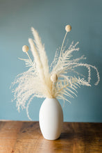 Load image into Gallery viewer, Creamy White Dried Bud Vase
