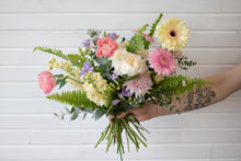 Load image into Gallery viewer, Deluxe Hand-tied Bouquet
