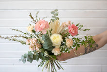 Load image into Gallery viewer, Deluxe Hand-tied Bouquet
