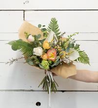 Load image into Gallery viewer, Deluxe Hand-tied Bouquet
