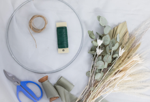 Load image into Gallery viewer, DIY Dry Floral Wreath Kit

